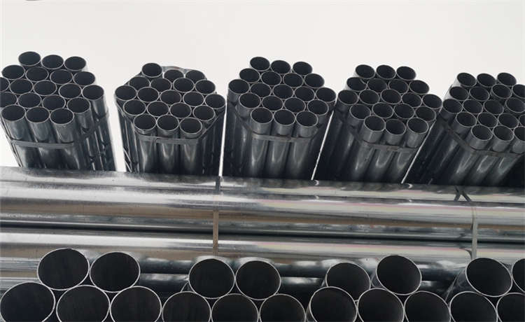 鍍鋅槽鋼銷(xiāo)售，鋼材場(chǎng)鍍鋅螺旋管，dn1300螺旋焊管，dn2400螺旋焊管