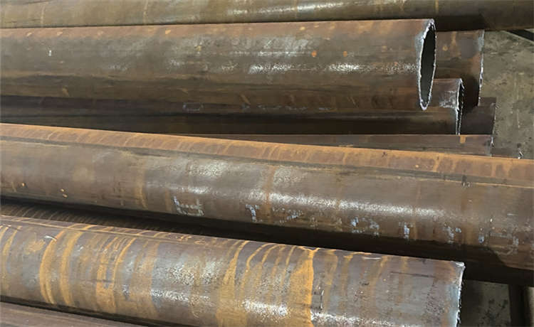 2320mm螺旋管，鋼材場(chǎng)2820mm螺旋焊管，埋地螺旋焊管廠家，DN1800螺旋鋼管