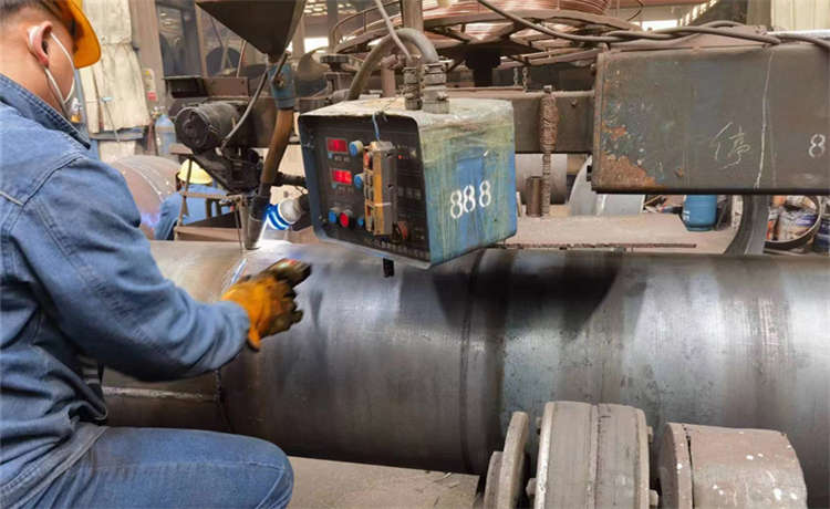 1000鎖扣鋼管樁，卷板管鋼護(hù)筒，KY2021原漿型環(huán)氧重防腐螺旋管，鋼材場(chǎng)螺旋管現(xiàn)貨