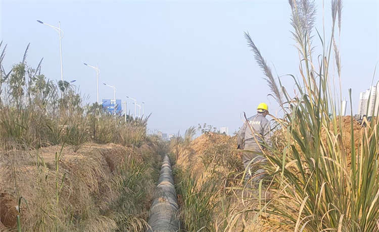 鋼材場(chǎng)槽鋼批發(fā)，Q235B角鋼價(jià)格，2220螺旋管，377螺旋焊管